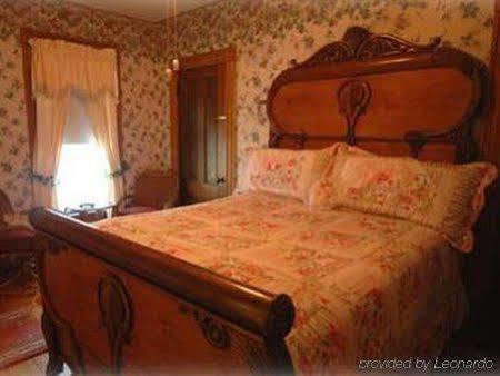 The Lion And The Rose Bed & Breakfast Whitefield Værelse billede